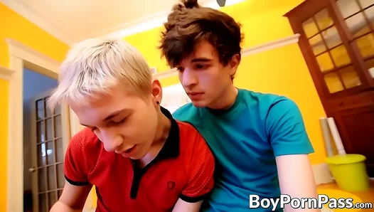 Twinks Wild Ride: Slobbering Blowjobs Lead to Raw, Unhinged Anal Rampage