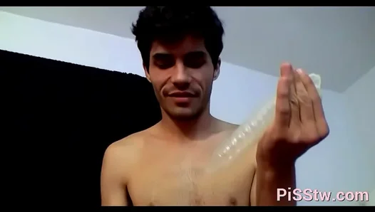 Immersion in Urine Delight: Solo Piss Play for Intense Fetish Lovers – 18+