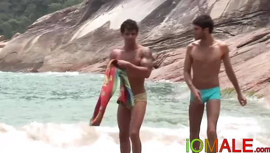 Sun-Kissed Latin Lust: Kaikes Jock Body Ignites in Steamy Outdoor Threesome