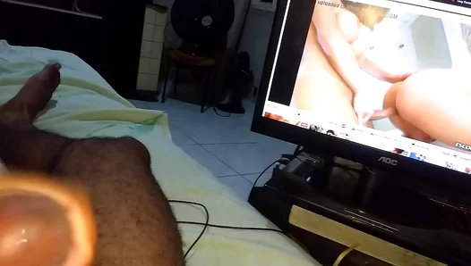 Steamy Capixaba Hookup: Hung Stud Exchanges Pleasure with Lewd Jerk Off Session