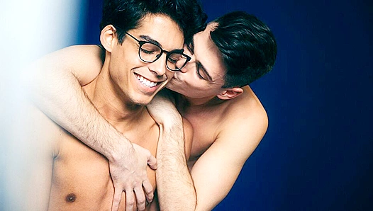 Nico Leons Passionate Threesome: Deep Raw Anal Fun on a King-Sized Bed – CockyBoys
