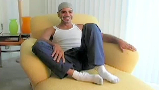 Julians Urgent Jerk-Off: Over 30 and Desperate for Release - PureGayX 18+