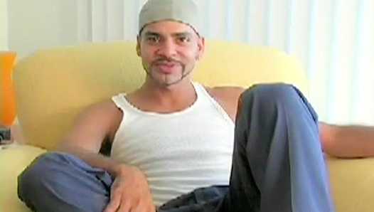 Julians Urgent Jerk-Off: Over 30 and Desperate for Release - PureGayX 18+