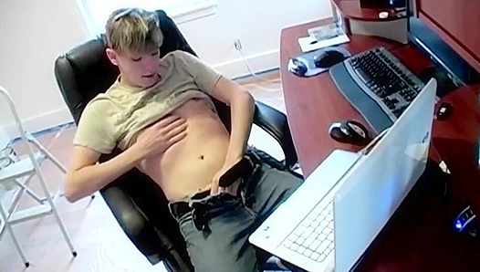 Kinky College Stud Unleashes His Raw Lust in Wild Self-Fucking Orgy – BoyzParty