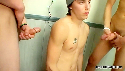 Steamy Threesome Chaos: Twink Bodies Covered in Hot Jizz as They Devour Each Other –