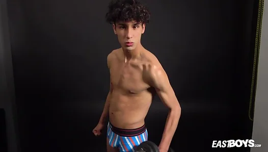 Teen Twink Exposes Sleek, Hair-Covered Physique in Live Flash – 18+