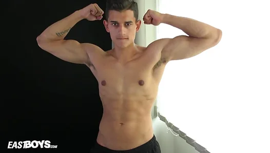 Flexing for Your Pleasure: Sizzling Muscle Ripples on This Hunks Chiseled Body – GayPulse