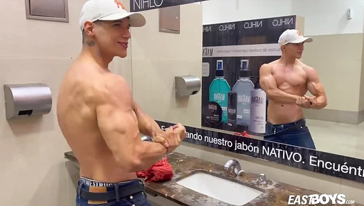Biancos Brawny Beefcake Showdown: Jhon Flexes Hard for TinyGays 18+