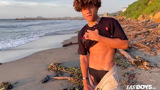 Colombian Beefcake Showcases Chiseled Body Massive Endowment Before Hitting Hard –