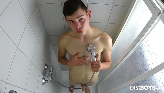 Rogers Sizzling Shower Debut: Fresh Meat Enjoys Being Wanked Over in the Steam –