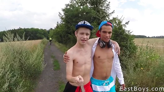 Steamy Summer Secrets: Naive Twinks Spill All on Wild Boy-Toy Encounters –