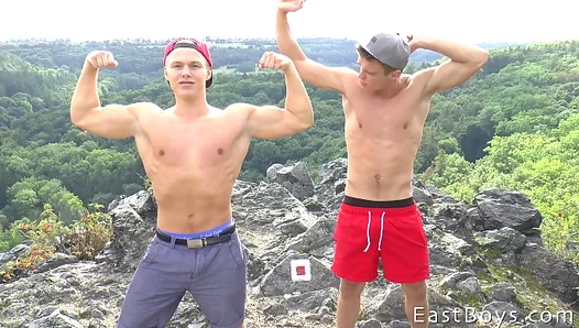 Sweaty Summer Squeeze: Hands-On Fun with Ripped Arms Flexing for You – GayAdventures 18+