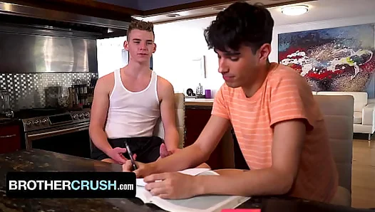Twink Showdown: Hungry Jock Meets Bigger Boys Beefy Endowment for a Naked Size-Up -