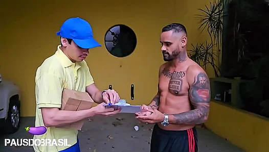 Mailmans Meaty Load Delivered Hot Fresh to Each Doorstep – GayPornHub 18+