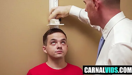 Dr. LeGrands Intimate Exam: Rivers Deep-Throated by a Thick Medical Probe – GayPornMD 18+