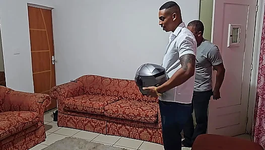 to Submit: Dinner Guest Turns into Hungry Bottom at GayPornTrap 18+