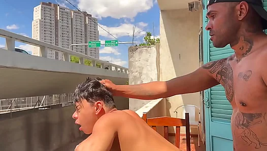 Public Thrusts on the Balcony: Raw Sex Ignoring Voyeur Passersby – SteamyGayEncounters 18+