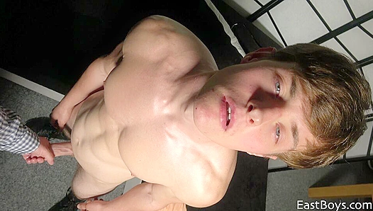 Bulging Beefcakes Crave Huge Meat – EastBoys 18+