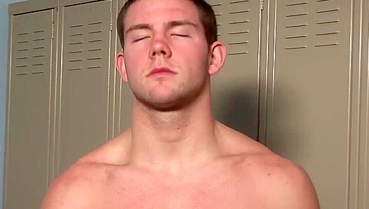 Sweat-Slick Jock Showcases Ripped Physique in Lockers – Intense Muscle Flexing Exposed