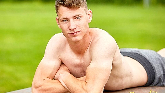 Amateur Studs Desperate Cock Craving: Jack Face-Fucks Himself Raw on Cam - CorbinFisher