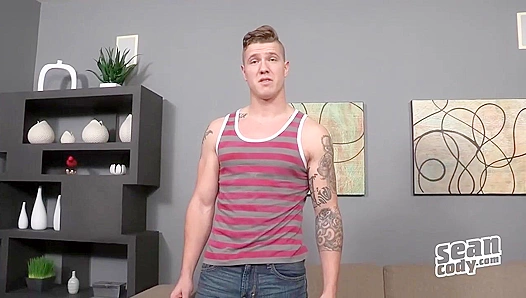 Tattooed Stud Unleashes Raw Power on Sofa in Intense Solo Session – SeanCody Exclusiv