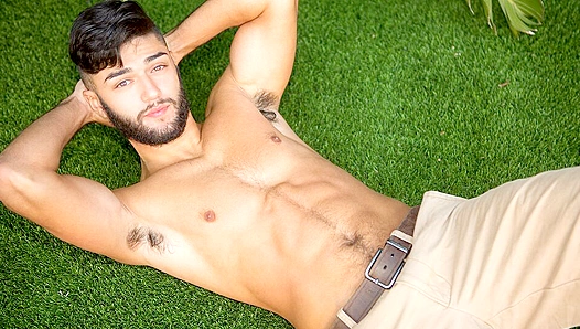 Kipps Hungry Hump: Beardy Beauty Swallows Massive Sean Cody Exclusive Spunk on the Sofa