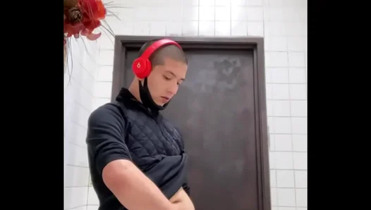 Fast-Fisted Orgasm: Hung Stud Unleashes Sizzling Load in Bathroom Booth – 18+