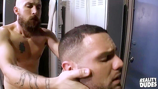 Steamy Locker Room Thrusts: Dustin Steele Julian Knowles Pound Away – RealityDudes