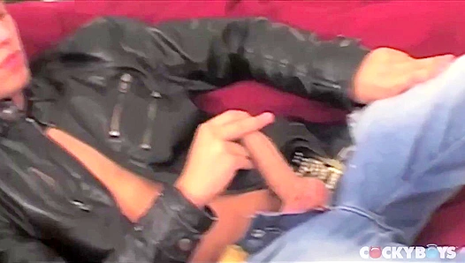 Patrick Crosss Sultry Solo: Handsome Hunk Teases with Insatiable Hunger – CockyBoys