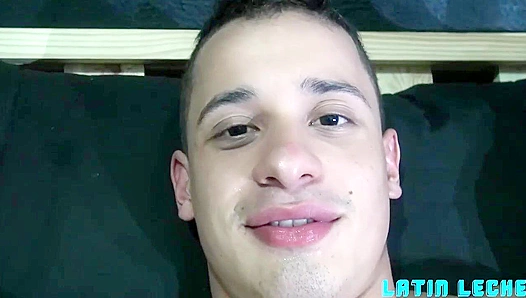 Two Studly Bulls Unleash a Flood of Hot Spunk in Sizzling Amateur Threesome Orgy – 18+