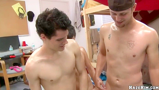 Musclebound Studs Get Down and Dirty in Sultry Oil-Filled Fuck Session – HazeHim 18+