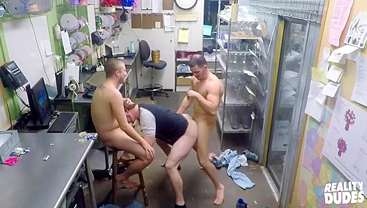 Brent Brogan Ignite Passion Amongst Petals - Steamy 3-Way Reality at Dudes 18+