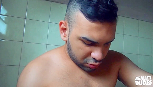 Sultry Shower Seduction: Chiseled Andy Stirs Desire in the Mist – RealityDudes