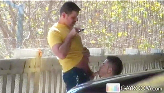 Starving Twink Gobbles Huge Dick Desperately in Shadowy Alley – GayXXX