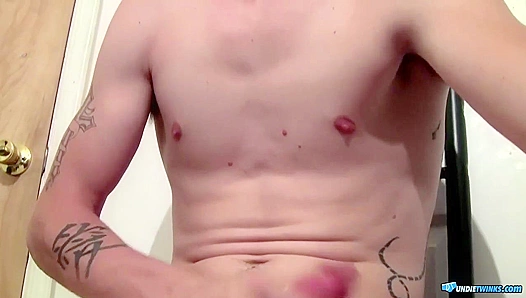 Skinny Twitchs Sizzling Solo: Quick Jolts Ignite Underwear Expos - UndieTwinks