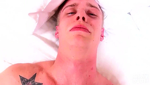 Straight Shawns Sizzling Debut: Mouthwatering Dick and Steamy Gay Awakening