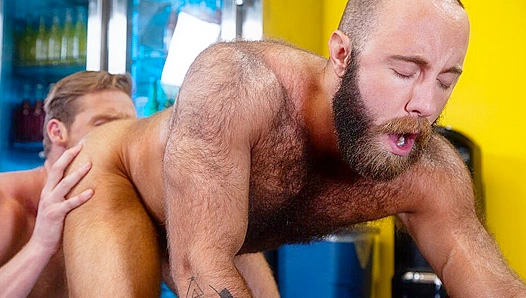Steamy Train Yard Self-Satisfaction: Ryan Stones Thirsty Bear Paws at his Heavy Load 18+