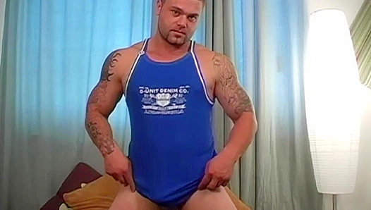 Beefy Brians Big Solo Show: Thirsty for Touch, He Strokes His Girthy 30-Plus Dick – Hot
