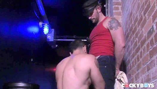 Steamy Alley Rendezvous: Morgan Dom Sol Engage in Raw, Passionate Anal Threeway – XXX