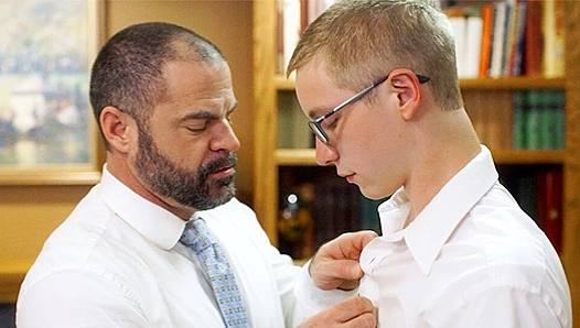 Stewart Surrenders to Hung Bears Raw Passion — MissionaryBoys.com